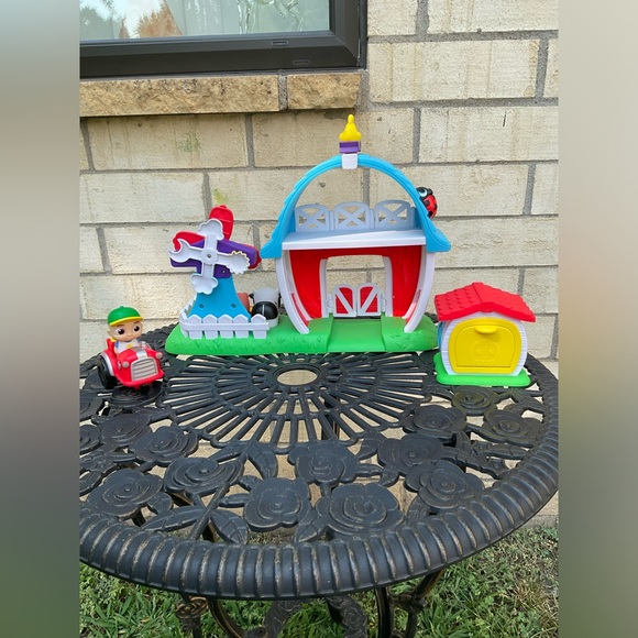 CoComelon Petting Farm Playset Sounds, Phrases and Musical for Kids and Toddlers - Picture 6 of 9